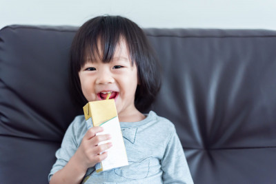 Bolehkah Memberikan Susu UHT untuk Bayi?
